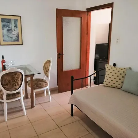 Apartman Mini Hriszí Aktí Haniá